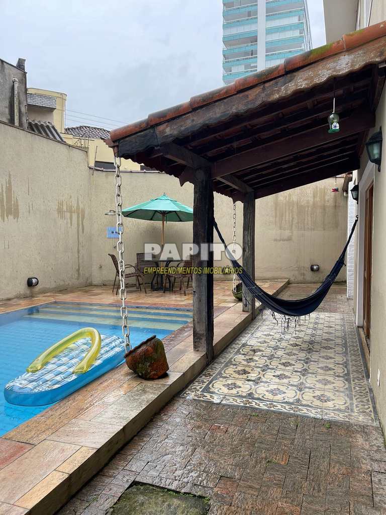 Casa em Praia Grande, no bairro Canto do Forte