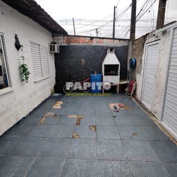 Casa em Praia Grande, bairro Nova Mirim