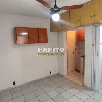 Kitnet em Praia Grande, bairro Ocian