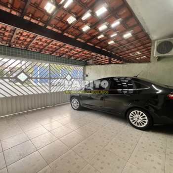 Casa em Praia Grande, bairro Caiçara