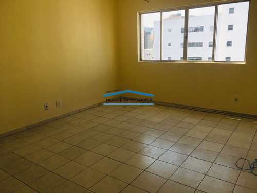 Apartamento, código 379 em São Vicente, bairro Centro