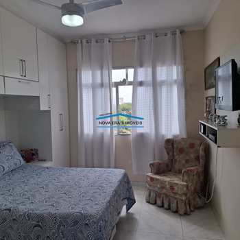 Apartamento em São Vicente, bairro Vila Valença