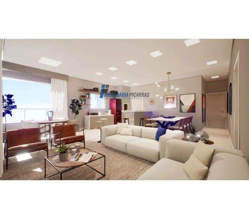 Apartamento em Balneário Piçarras, bairro Centro