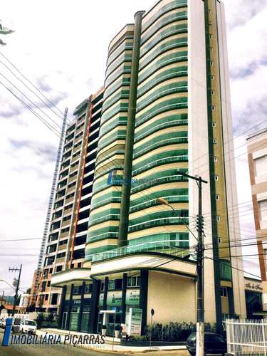 Apartamento, código 41 em Balneário Piçarras, bairro Centro