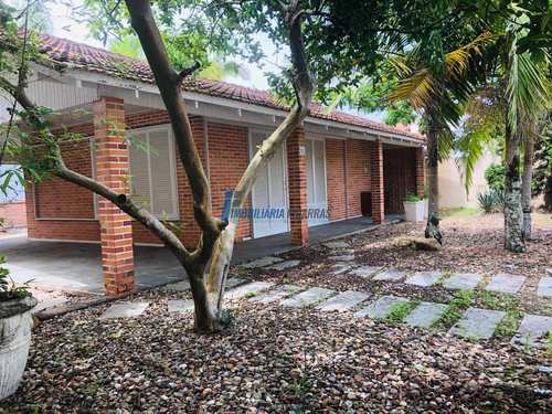 Casa, código 63 em Balneário Piçarras, bairro Centro