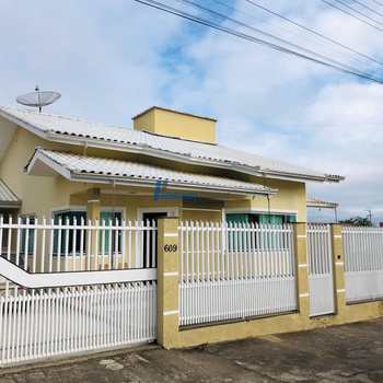 Casa em Balneário Piçarras, bairro Centro