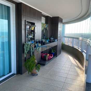 Apartamento em Balneário Piçarras, bairro Centro