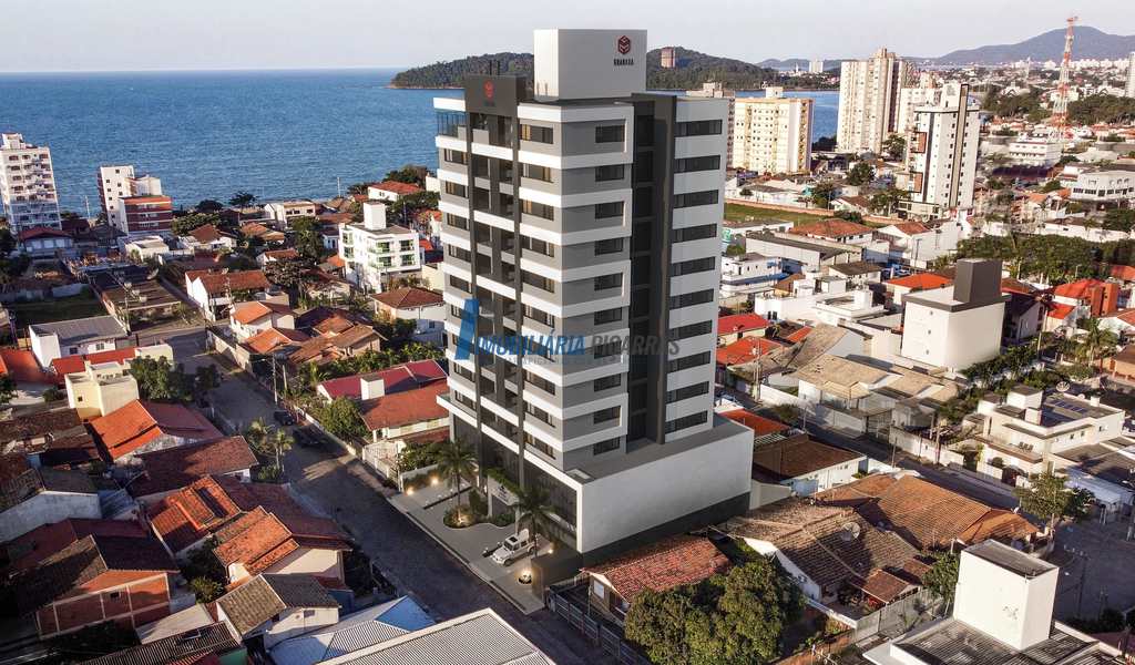 Apartamento em Balneário Piçarras, bairro Centro