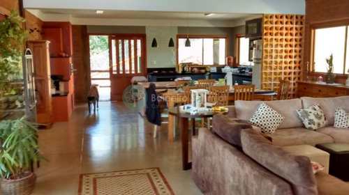Casa, código 136 em Santo Antônio do Pinhal, bairro Centro