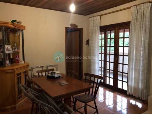 Casa, código 142 em Santo Antônio do Pinhal, bairro Centro