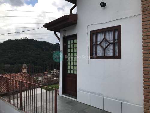 Casa, código 424 em Santo Antônio do Pinhal, bairro Centro