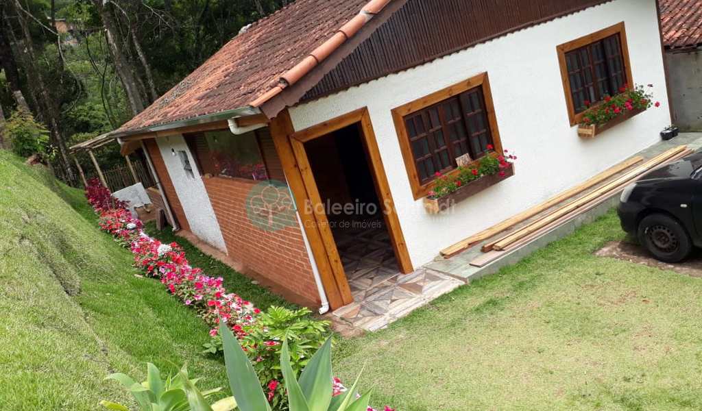 Casa em Santo Antônio do Pinhal, bairro Centro