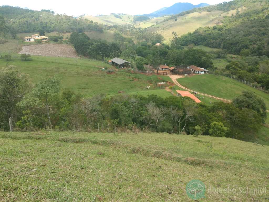 Fazenda em Santo Antônio do Pinhal, no bairro Rural