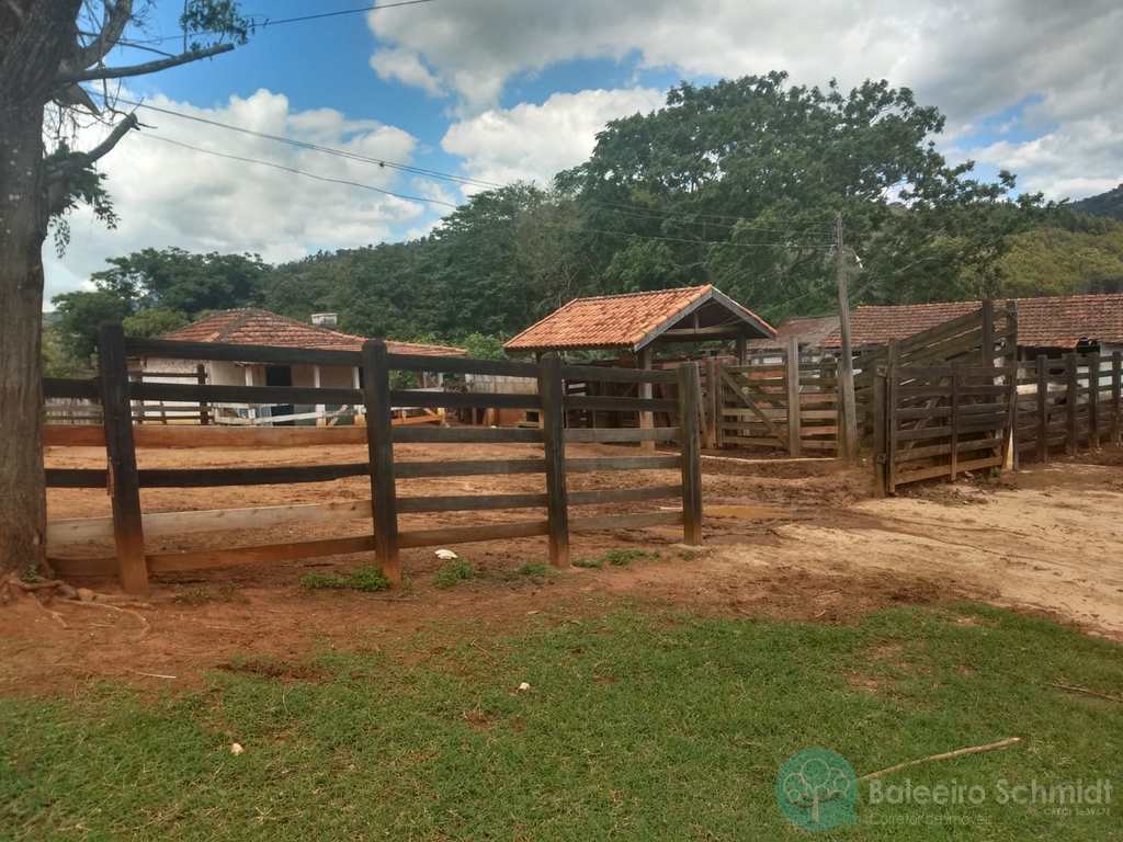 Fazenda em Santo Antônio do Pinhal, no bairro Rural