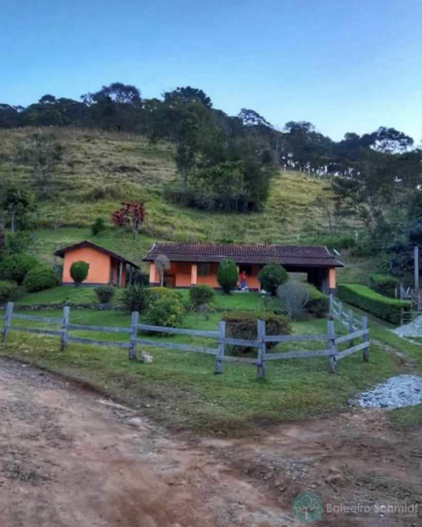 Casa em Santo Antônio do Pinhal, no bairro Aproxi 3 Km do Centro