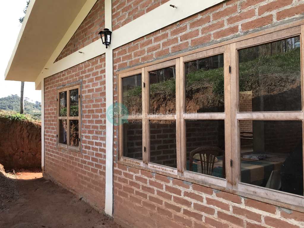 Casa em Santo Antônio do Pinhal, no bairro Centro