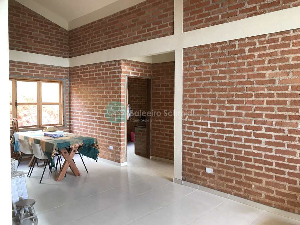 Casa em Santo Antônio do Pinhal, no bairro Centro