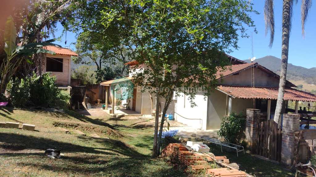 Casa em Santo Antônio do Pinhal, no bairro Aproxi 3 Km do Centro