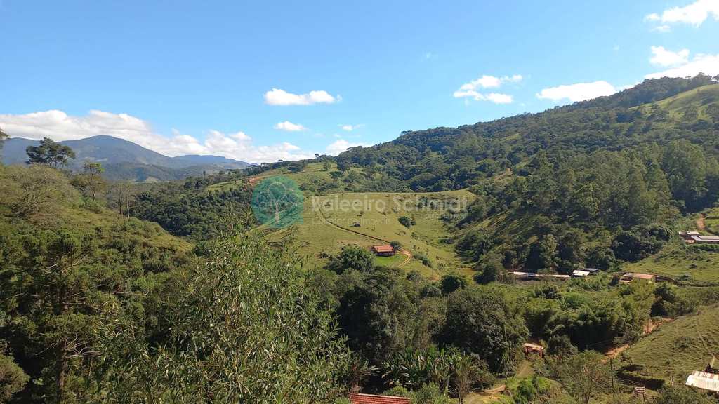 Sítio em Santo Antônio do Pinhal, no bairro 7 Km do Centro