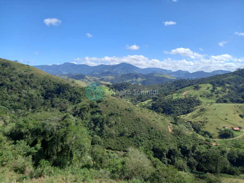Sítio em Santo Antônio do Pinhal, no bairro 7 Km do Centro