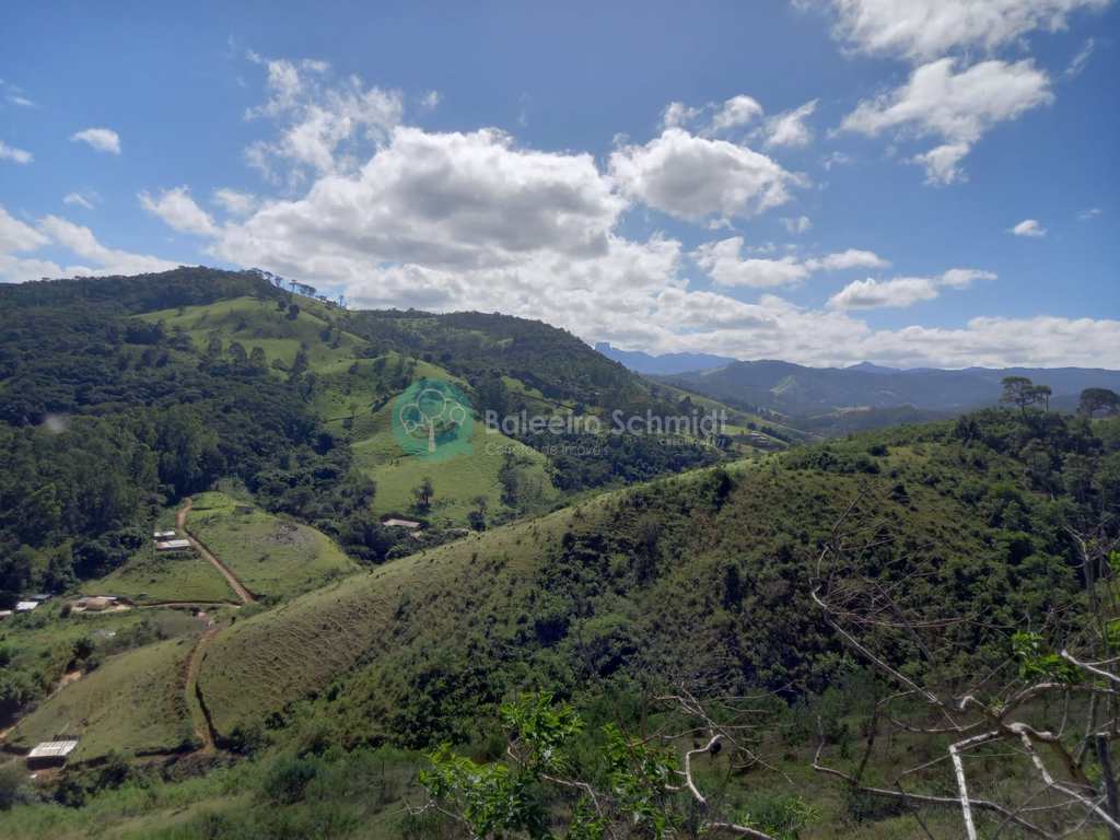 Sítio em Santo Antônio do Pinhal, no bairro 7 Km do Centro