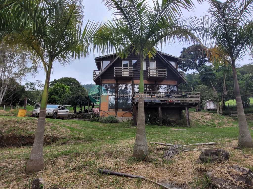 Casa em Sapucaí-Mirim, no bairro Zona Rural
