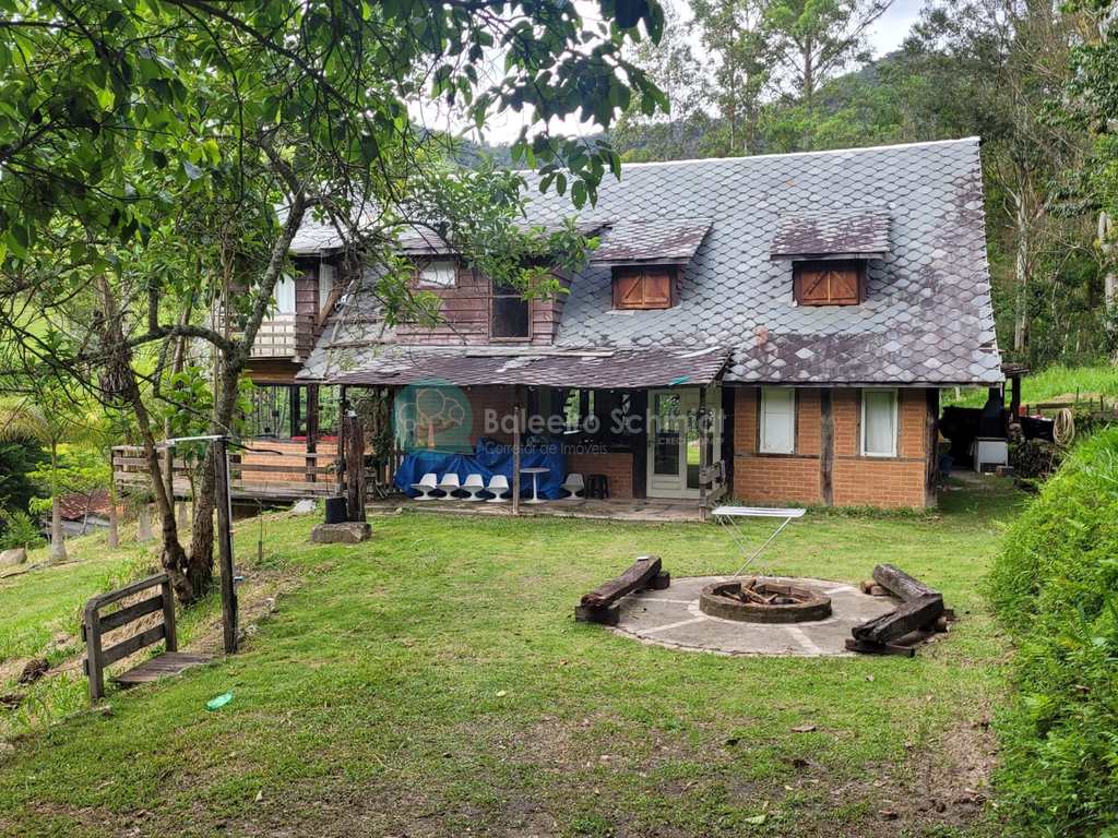 Casa em Sapucaí-Mirim, no bairro Zona Rural