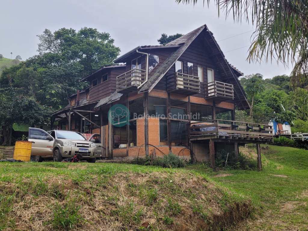 Casa em Sapucaí-Mirim, no bairro Zona Rural