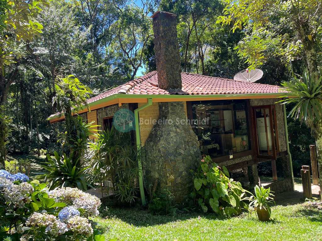Sítio em Santo Antônio do Pinhal, no bairro Aprox 7 Km do Centro