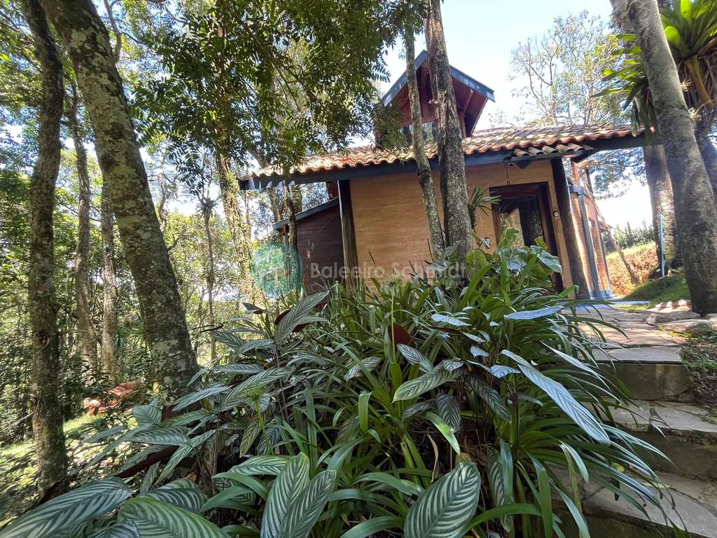 Sítio em Santo Antônio do Pinhal, no bairro Aprox 7 Km do Centro
