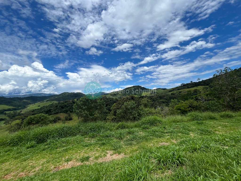 Sítio em Santo Antônio do Pinhal, no bairro Aprox 7 Km do Centro