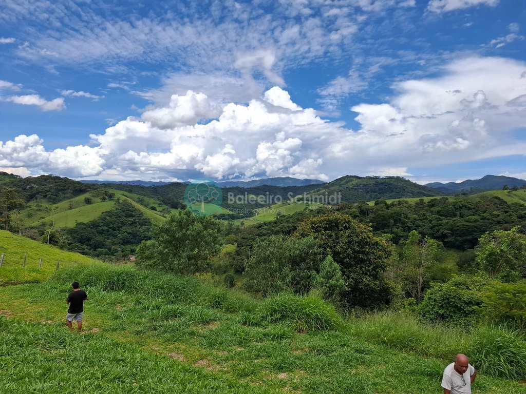 Sítio em Santo Antônio do Pinhal, no bairro Aprox 7 Km do Centro
