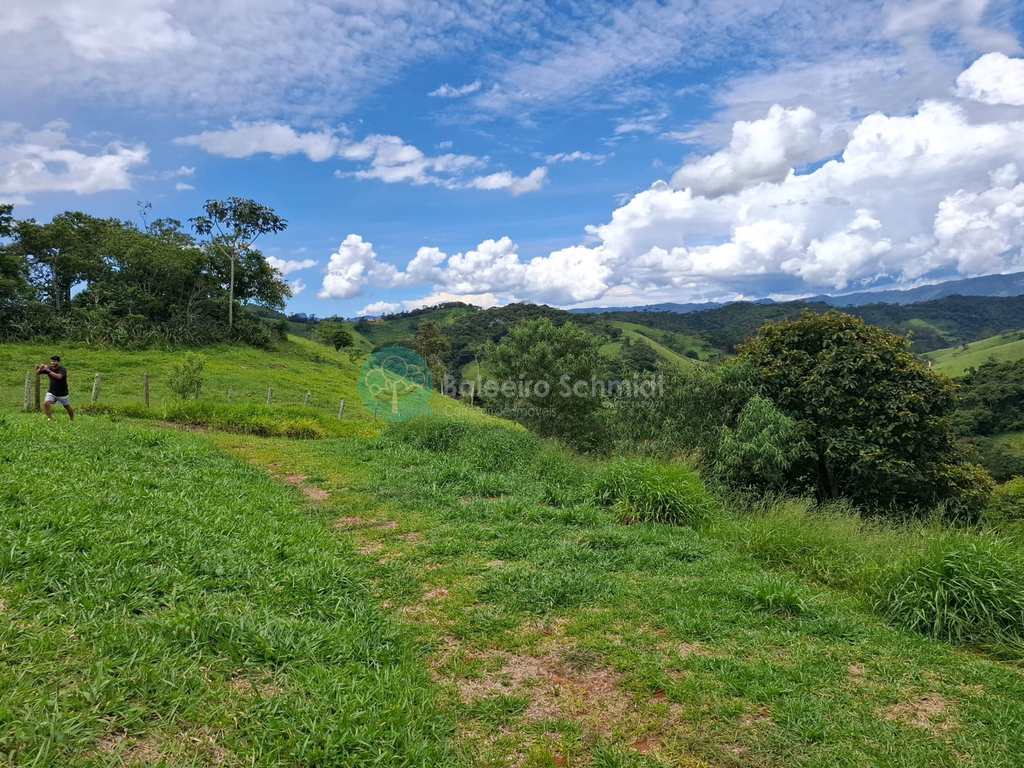 Sítio em Santo Antônio do Pinhal, no bairro Aprox 7 Km do Centro