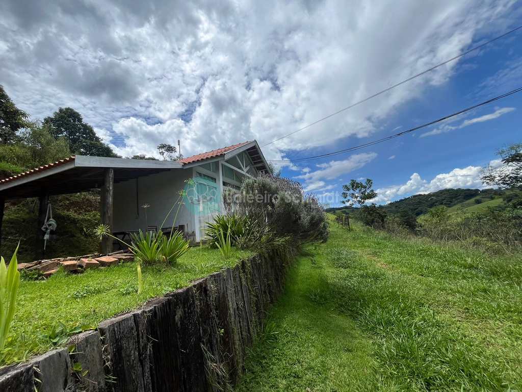 Sítio em Santo Antônio do Pinhal, no bairro Aprox 7 Km do Centro