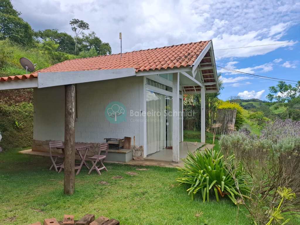 Sítio em Santo Antônio do Pinhal, no bairro Aprox 7 Km do Centro