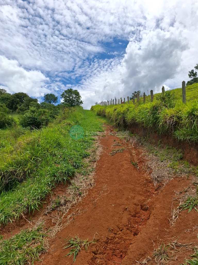 Sítio em Santo Antônio do Pinhal, no bairro Aprox 7 Km do Centro
