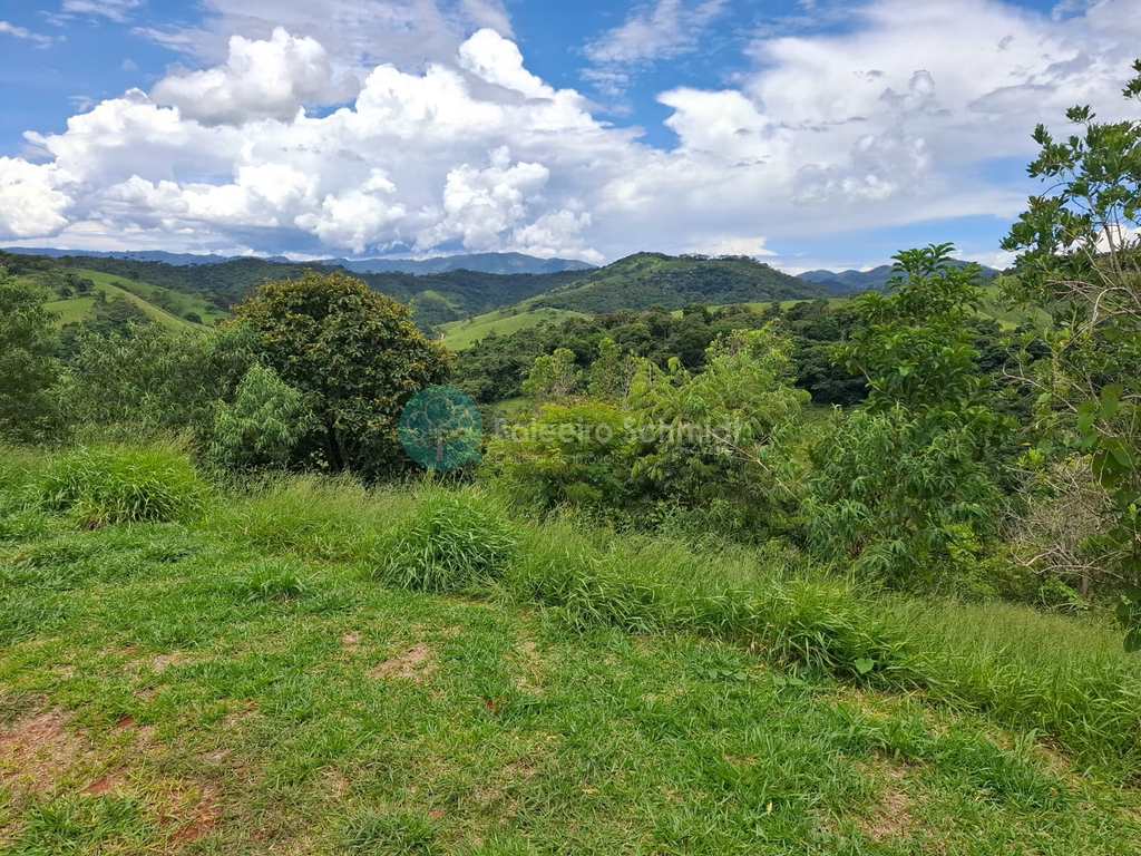 Sítio em Santo Antônio do Pinhal, no bairro Aprox 7 Km do Centro