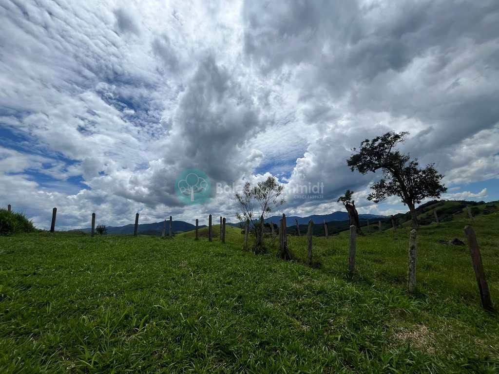 Sítio em Santo Antônio do Pinhal, no bairro Aprox 7 Km do Centro