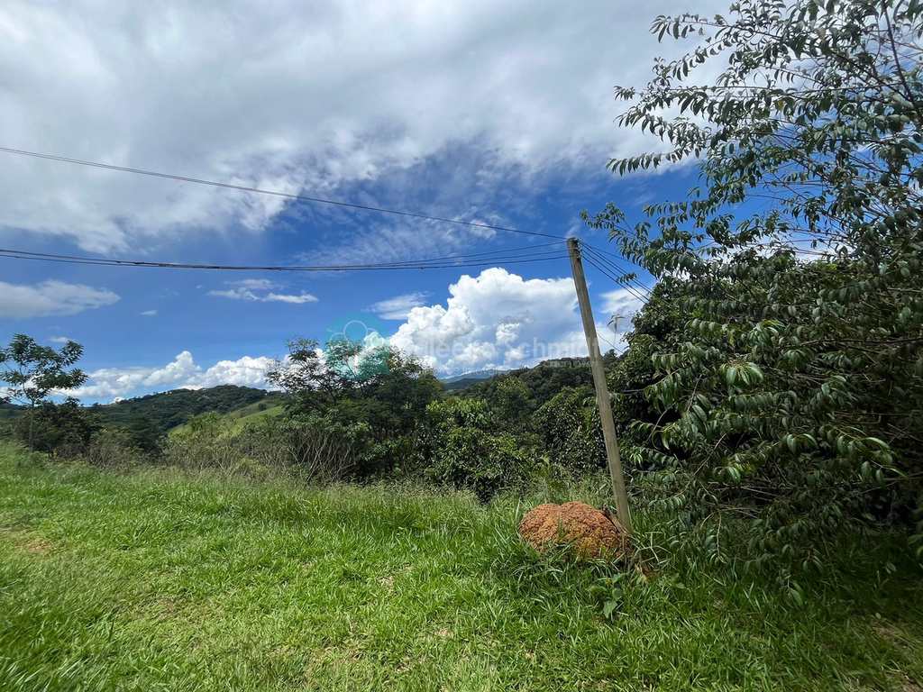 Sítio em Santo Antônio do Pinhal, no bairro Aprox 7 Km do Centro