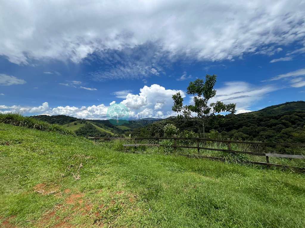 Sítio em Santo Antônio do Pinhal, no bairro Aprox 7 Km do Centro