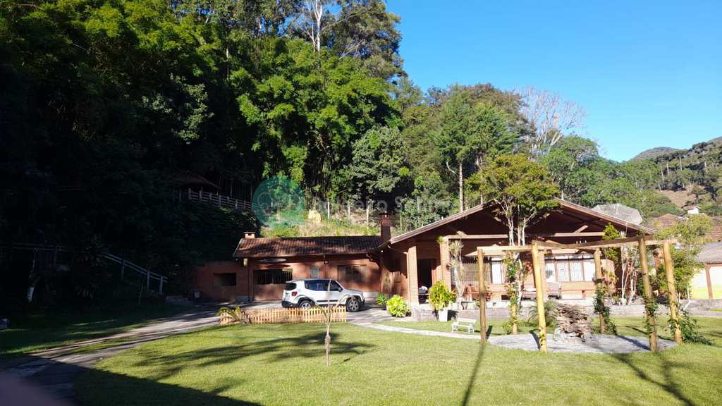 Casa em Santo Antônio do Pinhal, no bairro Centro