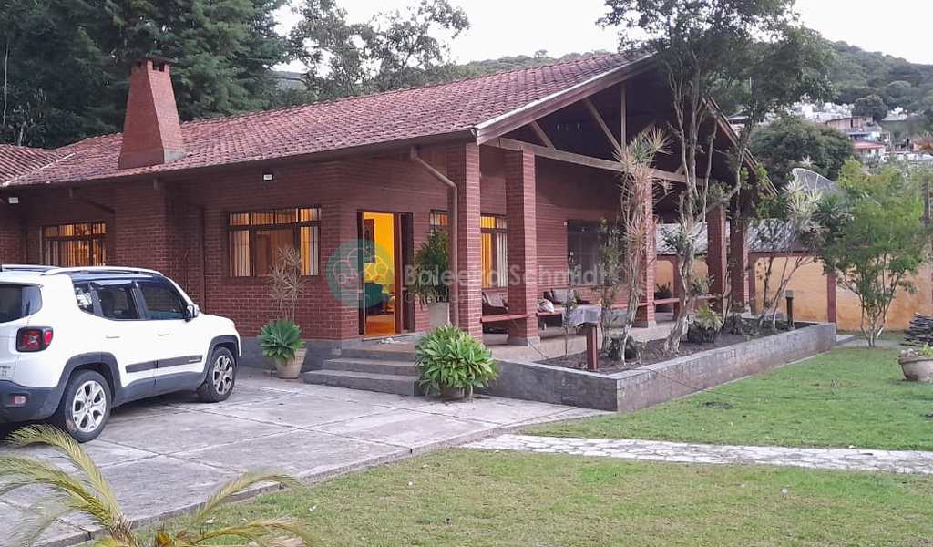 Casa em Santo Antônio do Pinhal, bairro Centro