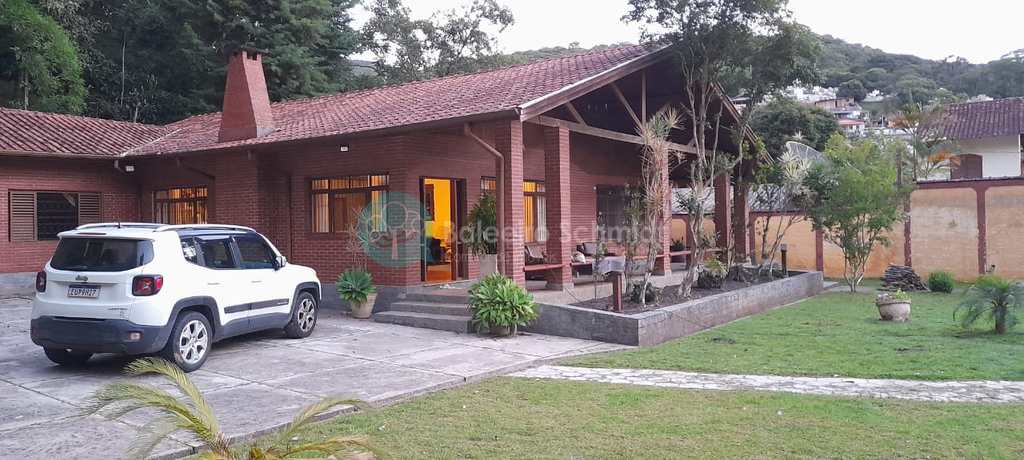 Casa em Santo Antônio do Pinhal, no bairro Centro