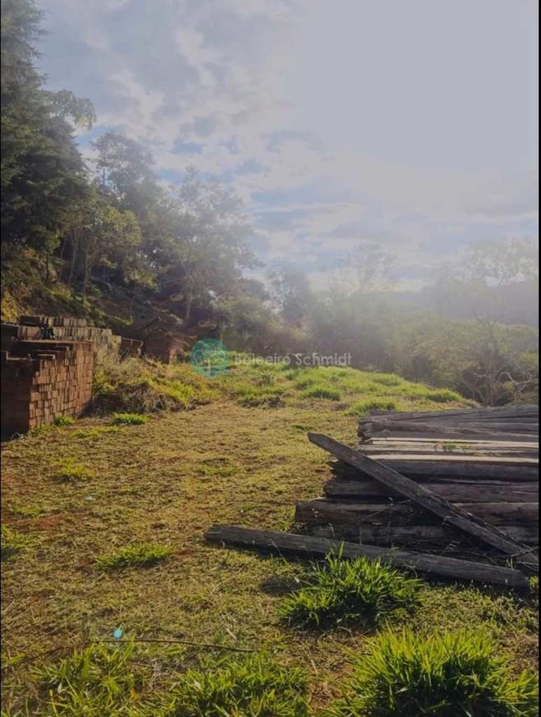 Terreno em Santo Antônio do Pinhal, no bairro Proximo Ao Centro