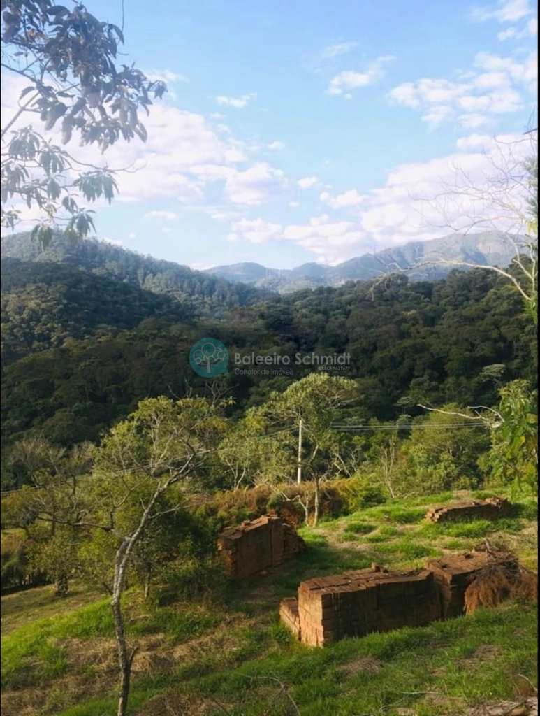 Terreno em Santo Antônio do Pinhal, no bairro Proximo Ao Centro