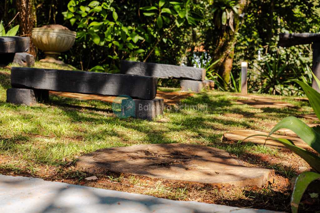 Casa em Santo Antônio do Pinhal, no bairro Centro