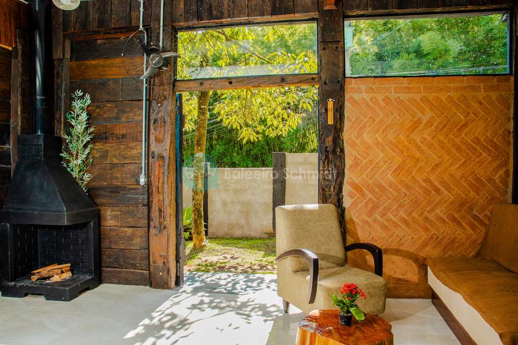Casa em Santo Antônio do Pinhal, no bairro Centro