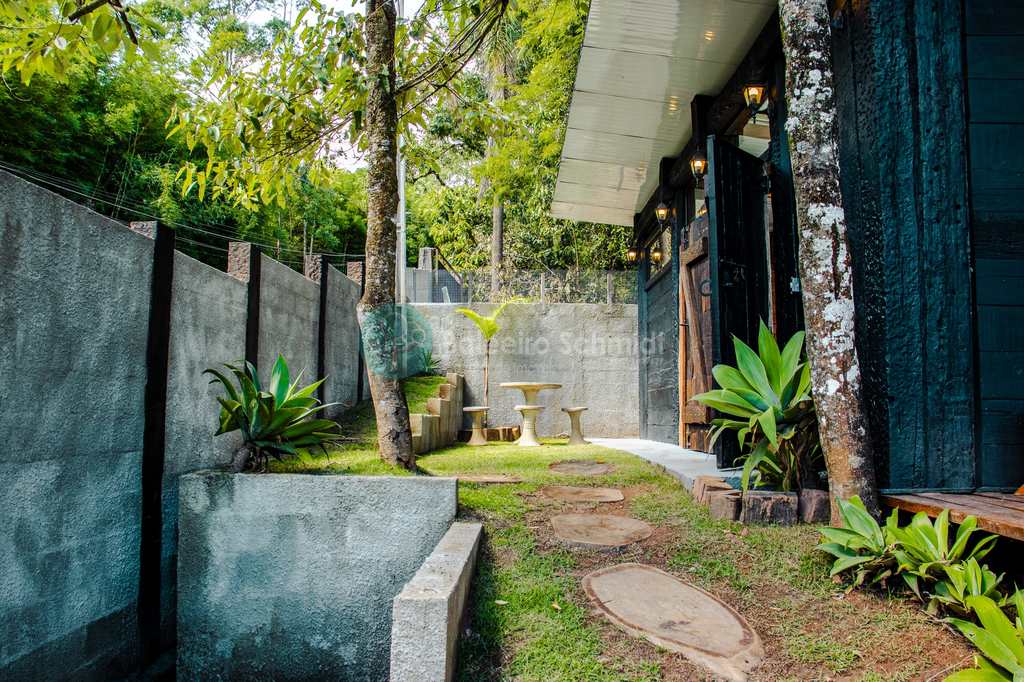 Casa em Santo Antônio do Pinhal, no bairro Centro