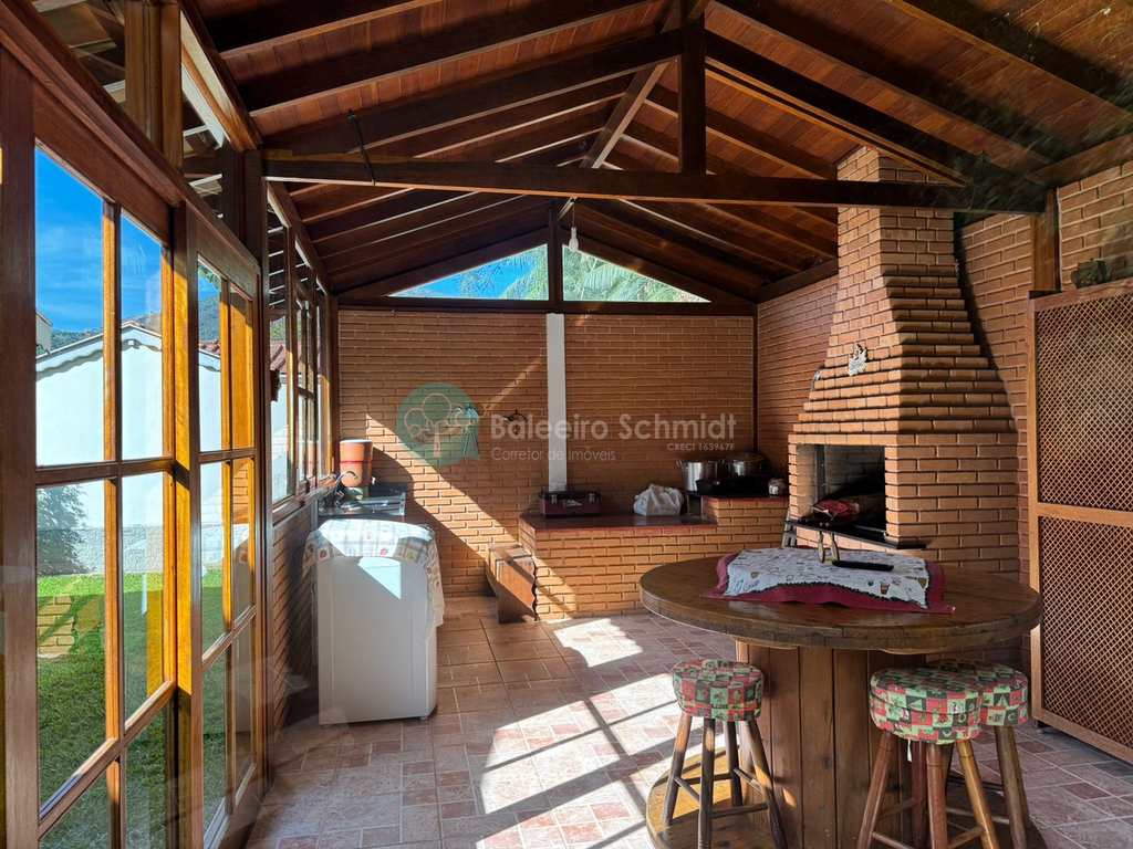 Casa em Santo Antônio do Pinhal, no bairro Centro