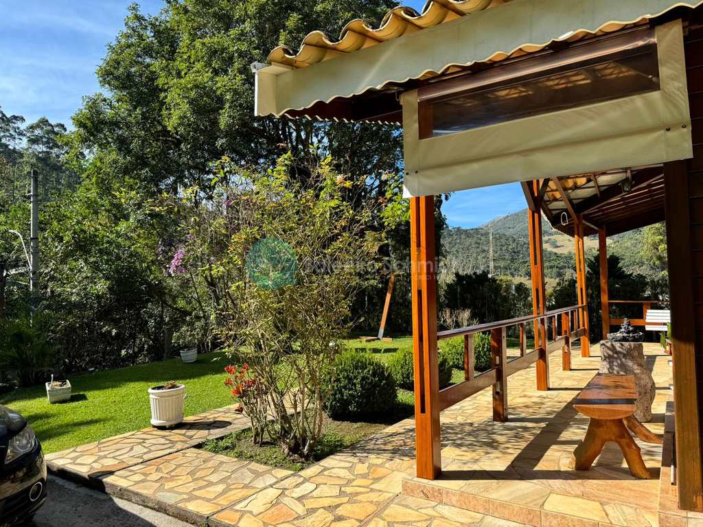Casa em Santo Antônio do Pinhal, no bairro Centro